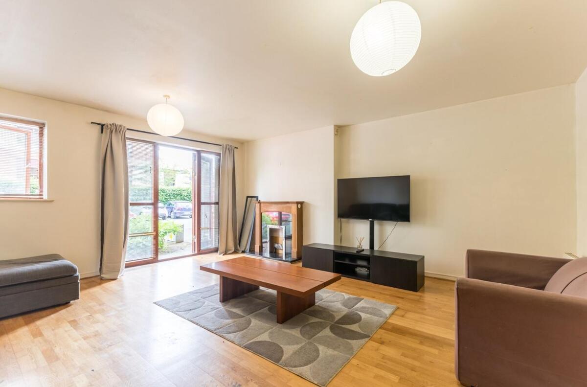 Apartment Spacious Two Bedroom Dublin